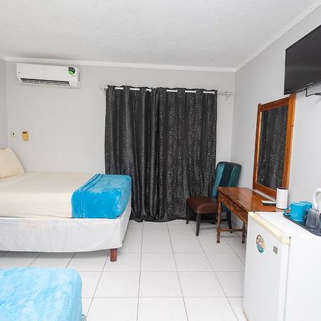 Hotel Caribic House Montego Bay Exterior foto