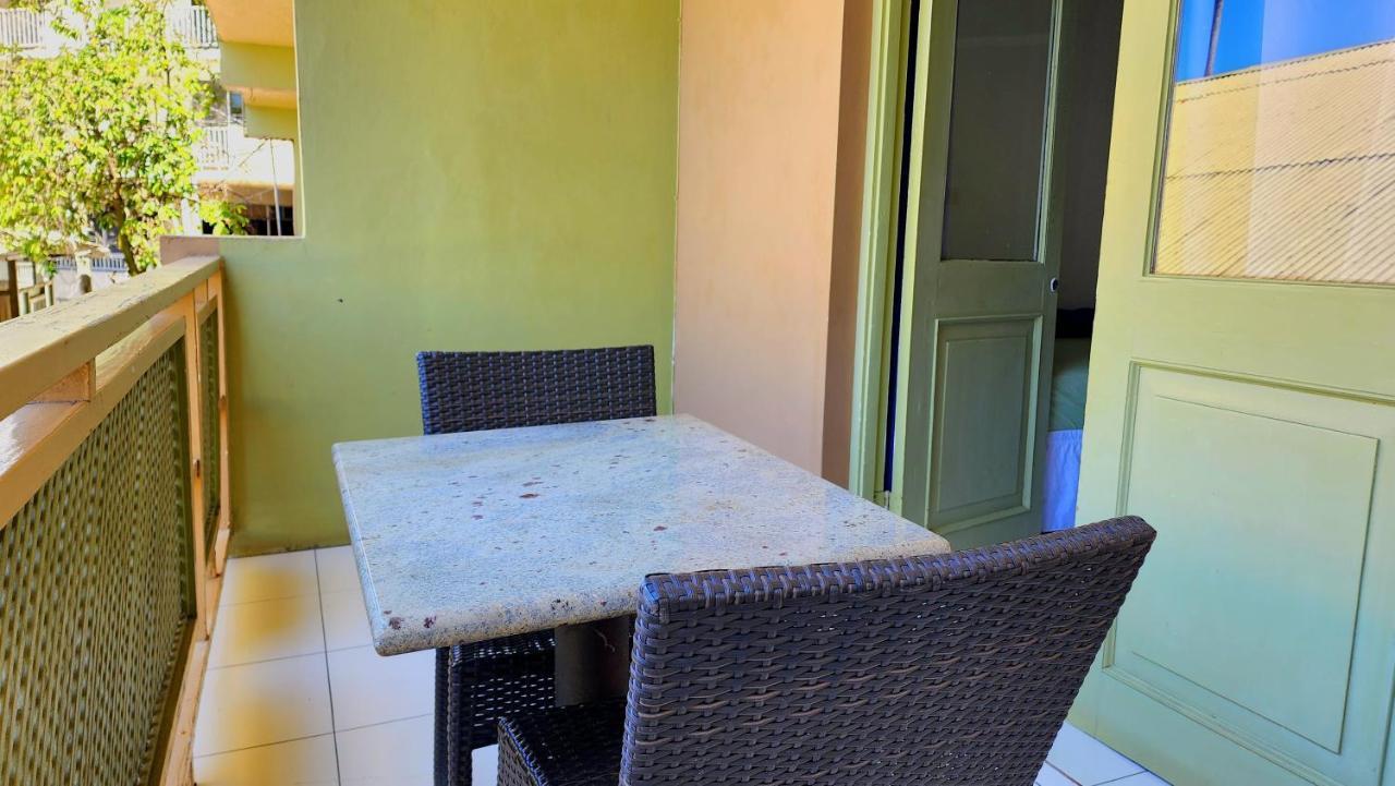 Hotel Caribic House Montego Bay Exterior foto