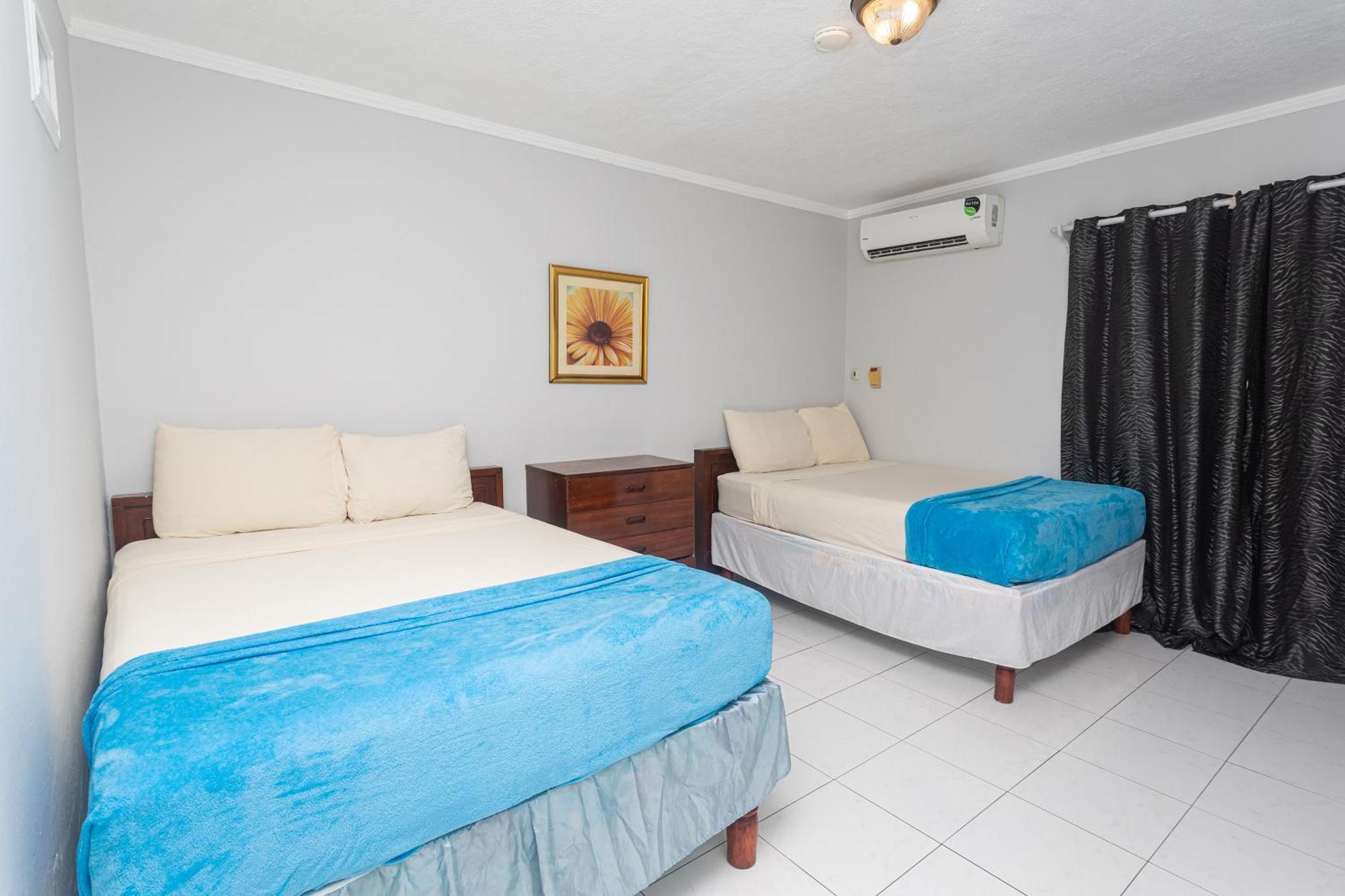 Hotel Caribic House Montego Bay Exterior foto
