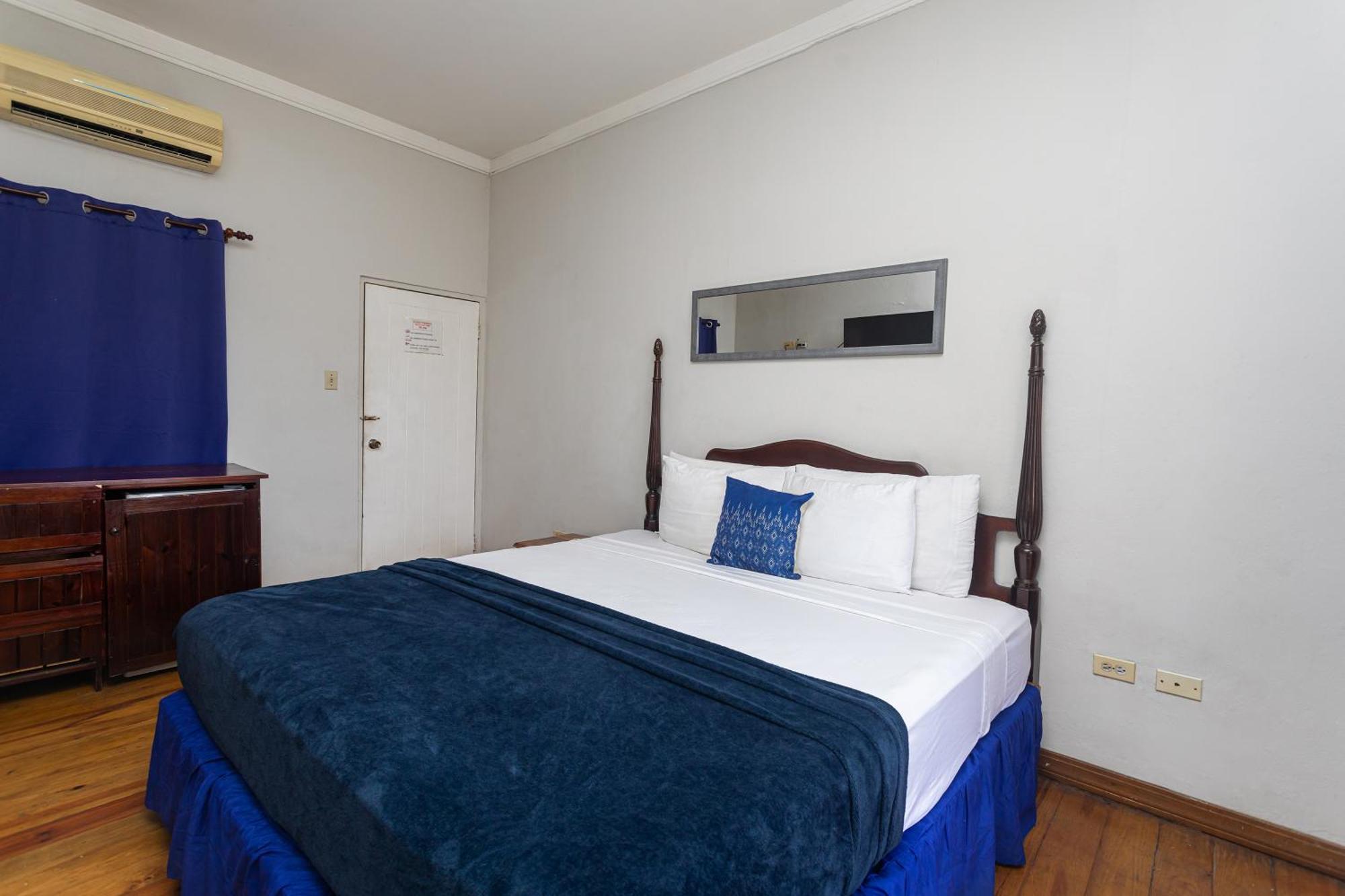 Hotel Caribic House Montego Bay Exterior foto