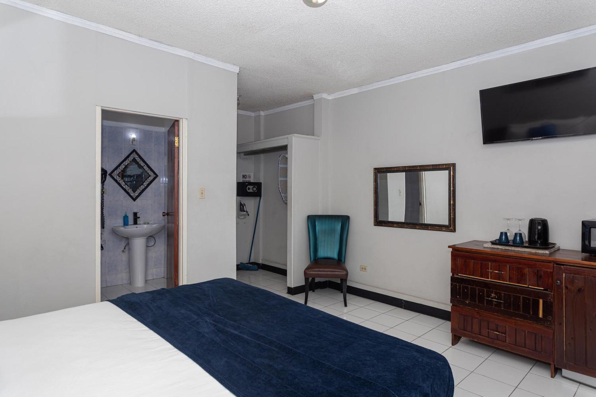 Hotel Caribic House Montego Bay Exterior foto