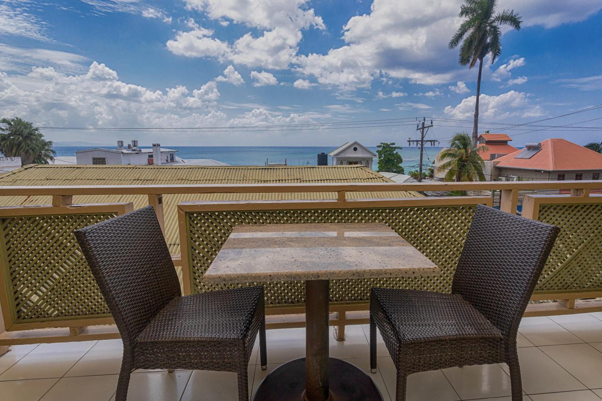 Hotel Caribic House Montego Bay Exterior foto
