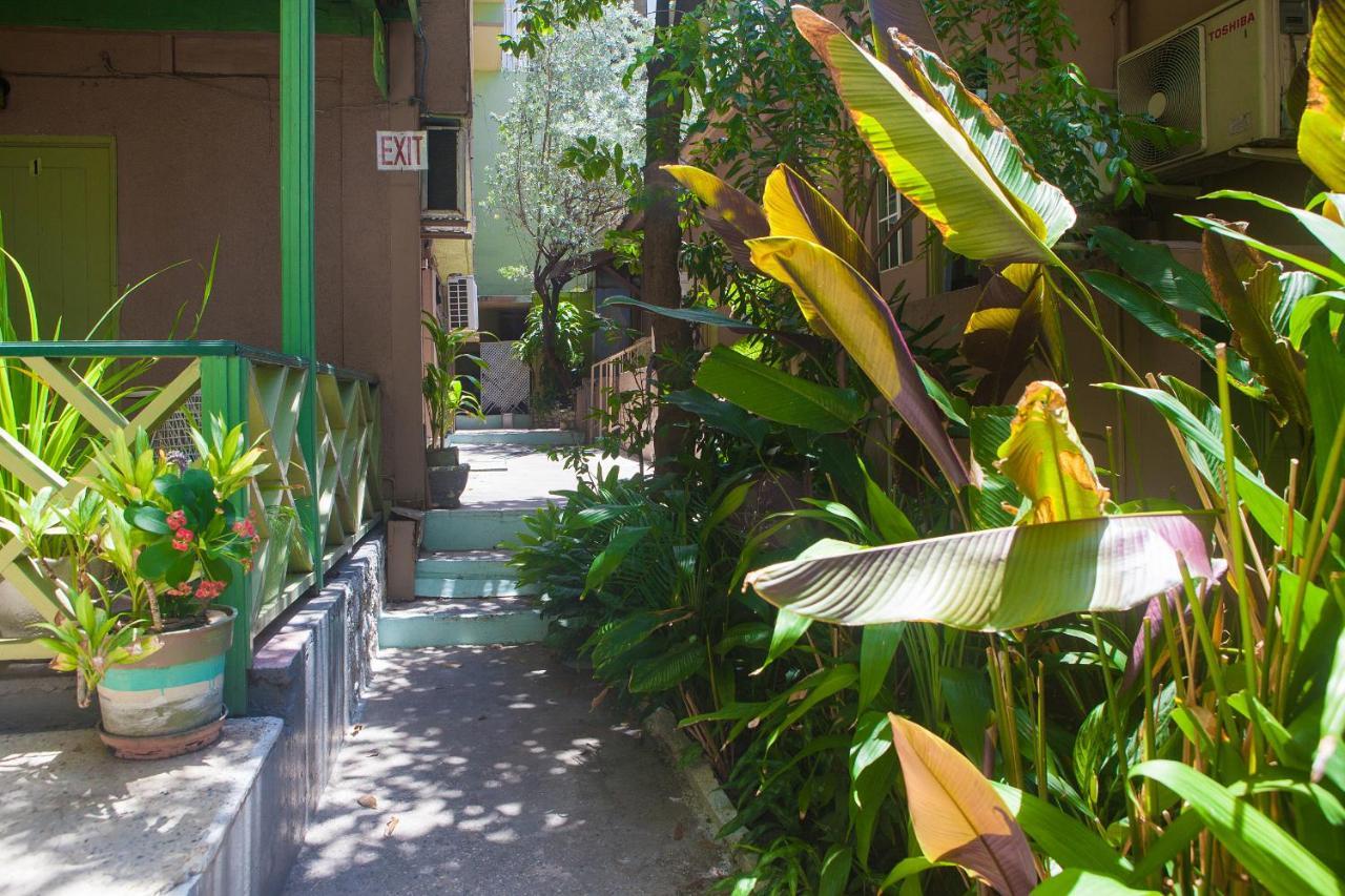 Hotel Caribic House Montego Bay Exterior foto