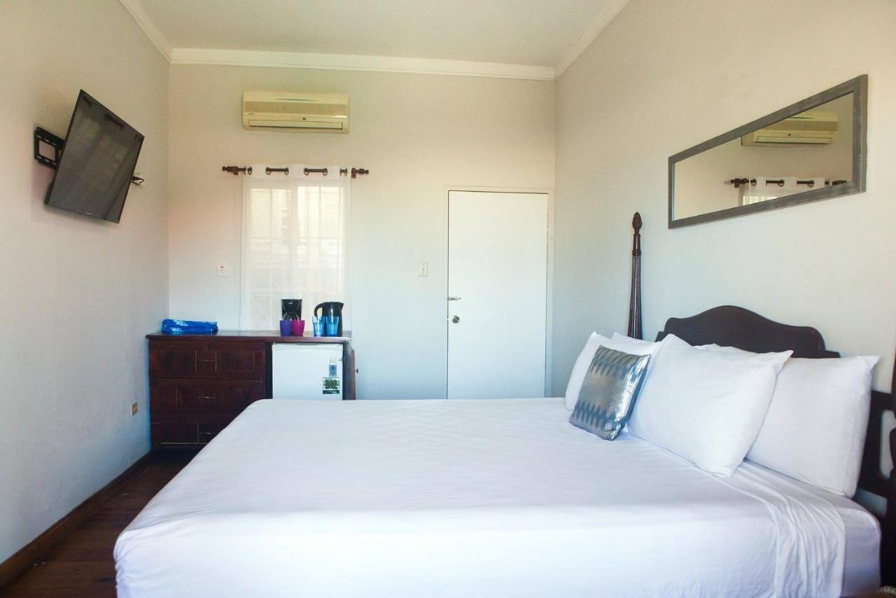Hotel Caribic House Montego Bay Exterior foto