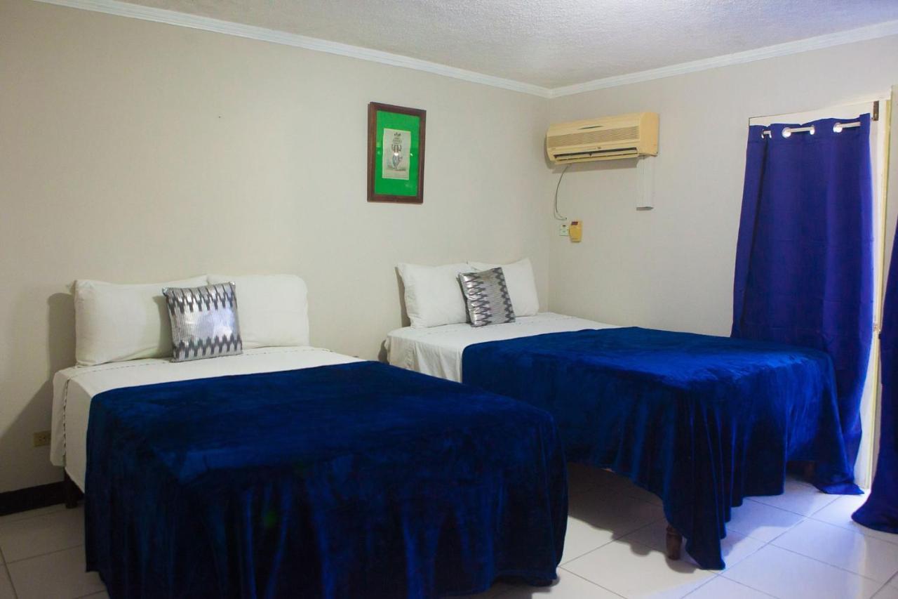 Hotel Caribic House Montego Bay Exterior foto